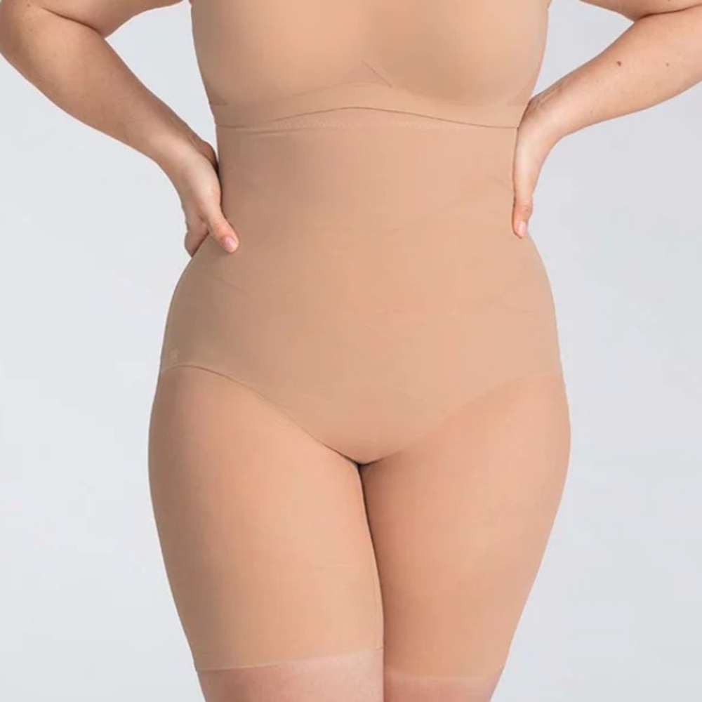 NWT Honeylove Super Power Short in Sand 1X
